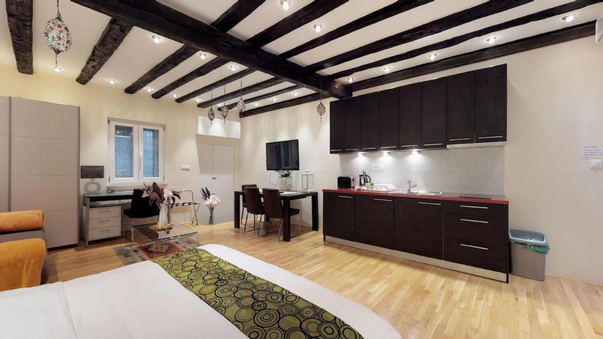 Diocletian Studio Apartments สปลิท ภายนอก รูปภาพ