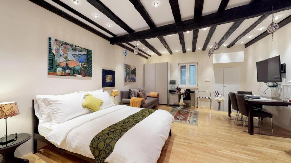 Diocletian Studio Apartments สปลิท ภายนอก รูปภาพ