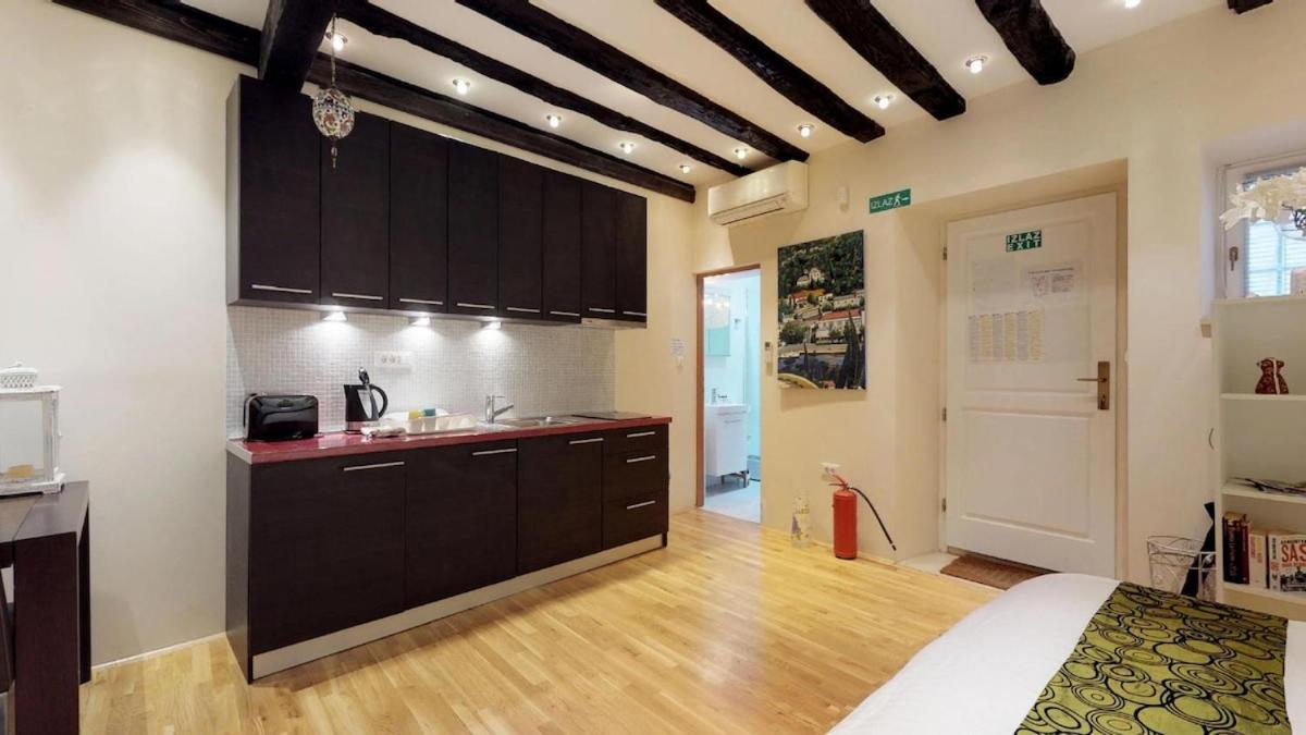 Diocletian Studio Apartments สปลิท ภายนอก รูปภาพ