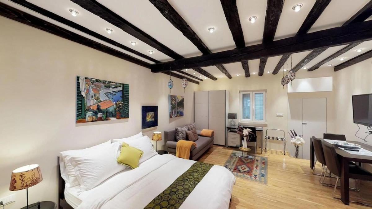 Diocletian Studio Apartments สปลิท ภายนอก รูปภาพ