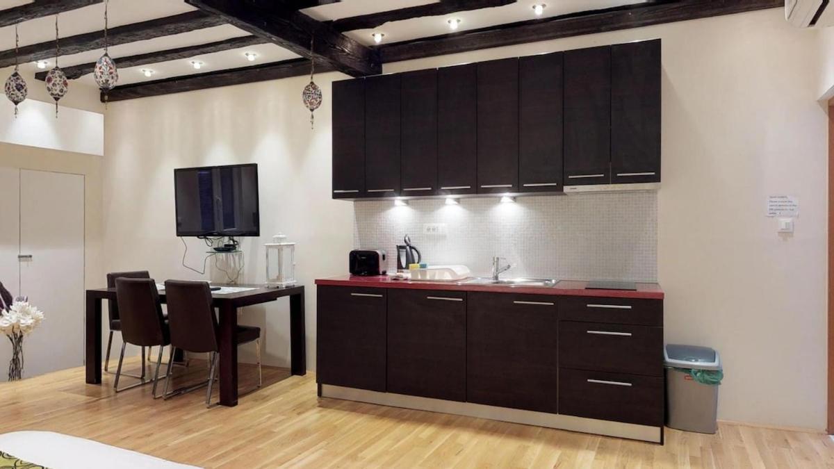 Diocletian Studio Apartments สปลิท ภายนอก รูปภาพ