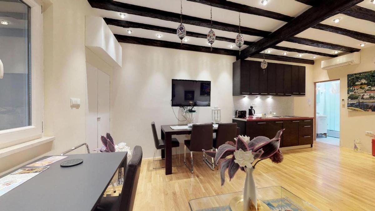 Diocletian Studio Apartments สปลิท ภายนอก รูปภาพ