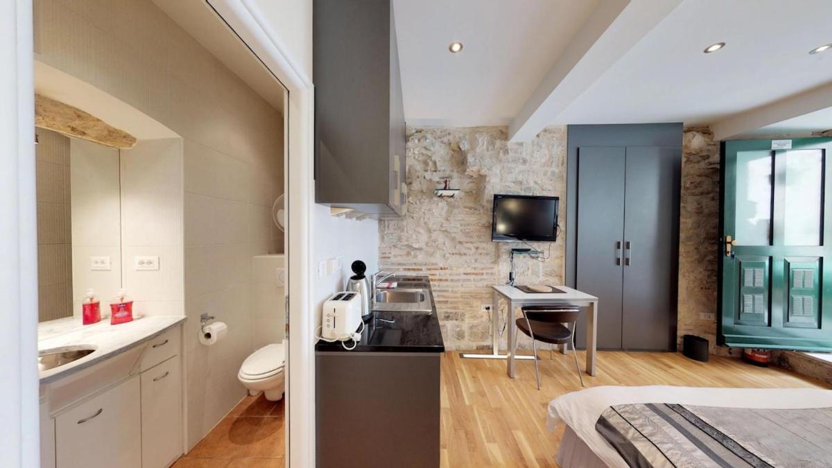 Diocletian Studio Apartments สปลิท ภายนอก รูปภาพ